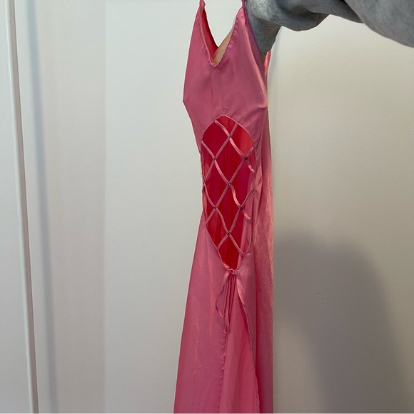 Pink satin dress with side cutout - Picture 2 of 2